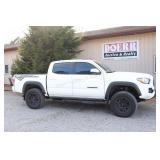 2021 Toyota Tacoma TRD 4x4 V6 11,9xx miles