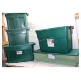 5 Rubbermaid Totes