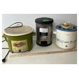 2 Crockpots & 1.5gal Step Waste Can