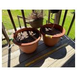 2-Plastic Flowerpots 18', Plus