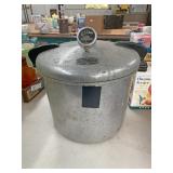 Magic seal pressure cooker