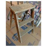 2 foot wooden step ladder