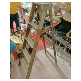 5 foot wooden step ladder