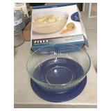 Pyrex serving bowl