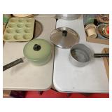 Two pots with one large lid