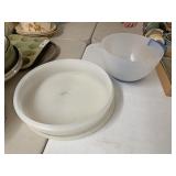Tupperware dish and serving bowl