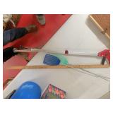 Grabber flyswatter