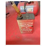 Easy pour gasoline can