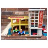 Fisher-Price parking ramp and service center