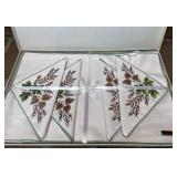 Vintage leaves table runner and napkins