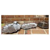 Metal serving lot