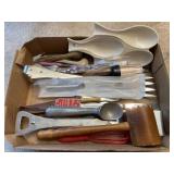 Miscellaneous kitchen items