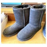 Ladies size 8 ugg boots