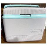 Rubbermaid cooler