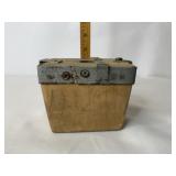 Basket weaving mold
