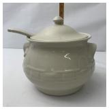 USA Ivory soup tureen with lid and ladle