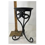 Pillar candle holder