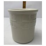 USA Ivory 1 qt crock