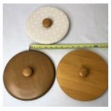 3 Round lids with knobs