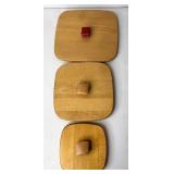 3 Square lids with knobs