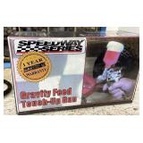 Gravity feed touchup Gun