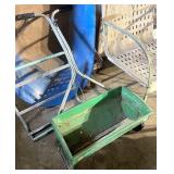 Lawn spreader