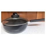 3 qt black Skillet with lid