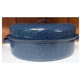 Roasting pan with lid