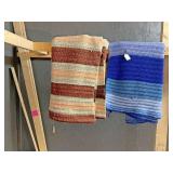 Knitted throw blankets