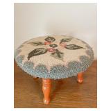 Small latch hook stool