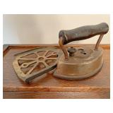 Sad iron with trivet and removable handle