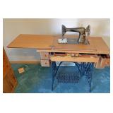 Treadle singer sewing machine very nice with