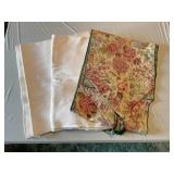 Table covers and runner