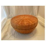 Round  vintage wicker sewing basket With sewing