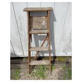 4 foot wooden step ladder