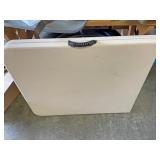 Folding table