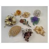 Flower and rhinestone broaches one flowered gold