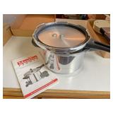 Manttra pronto aluminum pressure cooker