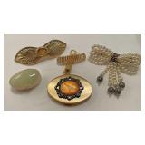 Hair clips and Compact