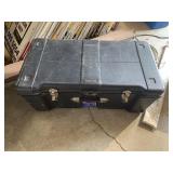 Plastic storage container