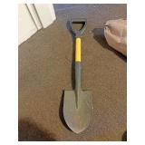 Small shovel