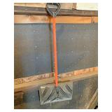 Snow shovel