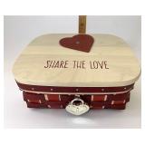 Share the love with lid and tie on