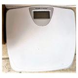 Digital bathroom scales