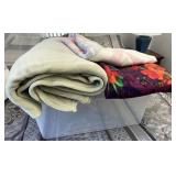 Tote with queen size fleece and two throws