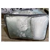Queen size comforter and pillows