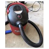 Central machinery 2 1/2 gallon wet dry vacuum