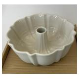 NIB ivory fluted cake pan