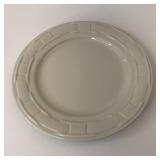 USA ivory 10 inch dinner plate like new
