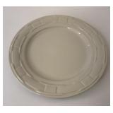 USA ivory 10 inch dinner plate like new